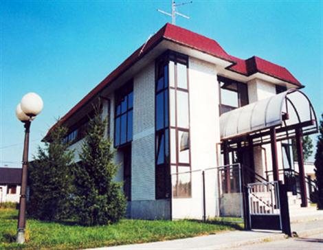 Referentni objekat sa stolarijom i fasadom Jelen