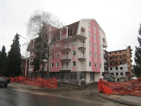 Referentni objekat sa stolarijom i fasadom Jelen