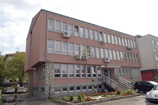 Referentni objekat sa stolarijom i fasadom Jelen